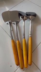 (1 PCS) SODET STENLIS BESAR LUBANG GAGANG KAYU - SPATULA STENLIS-SUTIL STAINLESS GAGANG KAYU MURAH