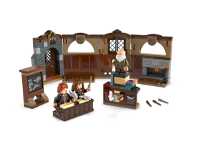 LEGO Harry Potter 76442 Hogwarts Castle: Charms Class (204 Pieces)