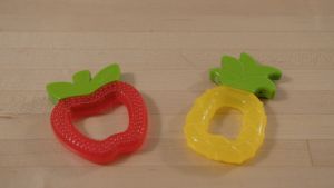 [ TE024 ] Ngậm nướu AquaCool Water hình quả táo và quả dứa - Dr.Browns