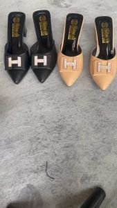 Sục nữ mũi nhọn gót vuông 7cm khóa chữ H Trường Hải SN115 2 màu