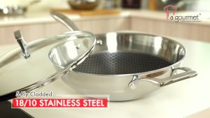 La gourmet Galactic Honeycomb 32/36cm Wok with Stainless Steel Cover (Induction)