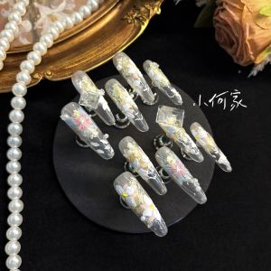 เล็บแต่งตัวด้วยมือฝีมือสุดหรู ช่วงกลางฤดูร้อน ลายดอกไม้สีม็อคก้ามกรlic เล็บแต่งตัวแบบสวมใส่ที่ยาวปานกลางสำหรับผู้หญิง