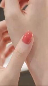 Cat kuku berbahan dasar air cat kuku cepat kering tidak terkelupas tidak berbau cepat kering untuk anak-anak dan ibu hamil Kutek terkelupas dan sehat