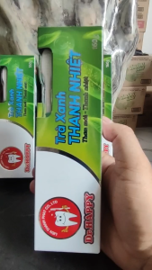 COMBO 2  HỘP  KEM ĐÁNH RĂNG+ BÀN CHẢI TRÀ XANH THANH NHIỆT  DR HAPPY 160GRAM TRẮNG RĂNG