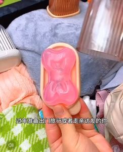 2-IN-1 Soap Dish with Silicone Brush Silicone Tray Soap Holder with Lid Portable Travel Soap Box with Brush Waterproof Leakproof