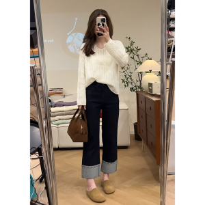 ชิค ไม่ซ้ําใคร ดีไซน์ เสื้อสเวตเตอร์ถัก และขาตรง กางเกงยีนส์ ชุดคอวีสองชิ้น ผู้หญิง ฤดูใบไม้ร่วง แฟชั่น สไตล์เกาหลี เดรส