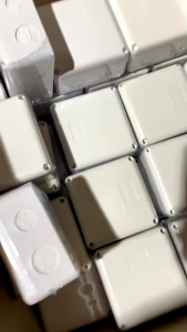 บล็อกกันน้ำ กล่องลอยพลาสติก กล่องกันน้ำ 4X4 2X46x6 นิ้ว สีขาว แข็งแรง ทนทาน รุ่นขายดี