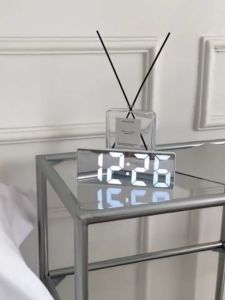 Đồng Hồ LED Trang Trí Bàn Báo Thức Mặt Kính Gương Sang Trọng Dùng Pin Hoặc Sạc Đều Được Decor Bàn Học Phòng Làm Việc