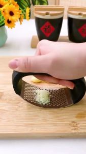 Stainless Steel Garlic Press Rocker Professional Grade Garlic Mincer Crusher and Garlic Presser