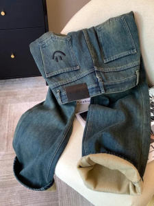 กางเกงยีนส์ทรงตรงขากว้างเอวสูงสำหรับผู้หญิง กางเกงขายาวทรงหลวมสไตล์ย้อนยุค สีน้ำเงิน ขนแกะ ปักลายหัวใจ ฤดูหนาว 2025