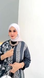 Gamis Rayon Twill Abstrak: Trend 2024 untuk Pakaian Wanita Elegan