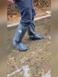 ผ้าคลุมรองเท้ากันฝน 36-47 ช่อง 3 ตั้งแต่หน้า สำหรับผู้ใหญ่ สำหรับปั่นจักรยานชายและหญิง สำหรับการฝนและการฝนซ้าย