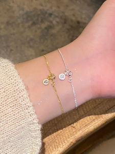 สร้อยข้อมือคริสตัลไขว้แบบบางเฉียบสำหรับผู้หญิง สร้อยข้อมือแบบไขว้แบบเล็กหรูหรา สร้อยข้อมือแบบมีสายรัดแบบเล็กๆ น่ารักและหรูหรา