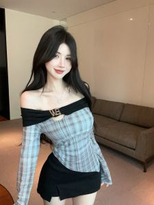 GUZILIAN | Irregular Plaid Long Sleeve T-Shirt Women Spring Pure Desirable Spicy One Shoulder Exposed Slim Fit Small Top Unique Elegant