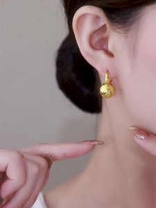 Fancy Gold round Ball Earrings for Women Niche Style Design Sense Earrings Metal Ear Cuff Retro Elegant Gold Plated Earrings
