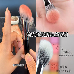 Soft Slope Blush Brush Woolen Finger Diffusion Brush Professional Makeup Artist Long Handle Cosmetic Tool for Any Skin Type