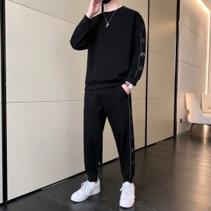 ROMON | ชุดกีฬาลำลองสำหรับผู้ชาย ฤดูใบไม้ผลิและฤดูใบไม้ร่วง ใหม่ล่าสุด แฟชั่นวัยรุ่น เสื้อสเวตเตอร์คอกลม ชุดวิ่ง 2 ชิ้น วัสดุโพลีเอสเตอร์ 100%