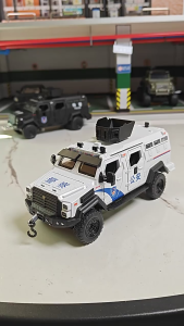 Xe mô hình hợp kim xe SUV xe cảnh sát chiến đấu có đèn âm thanh mô phỏng tỉ lệ 1:32 đồ chơi quà tặng cho bé trai