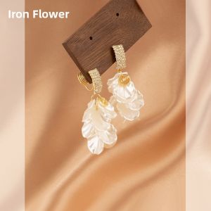 Elegant Shell Flower Earrings & No Piercing Ear Clip: A Luxurious Fashion Statement