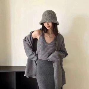 ยักษ์ สีขาว สไตล์เกาหลี ต้น ฤดูใบไม้ร่วง ความยาวปานกลาง ผู้หญิง คอวี ถัก คาร์ดิเกน เสื้อกั๊ก ชุด หลวม หลากหลาย เสื้อแจ๊กเก็ต