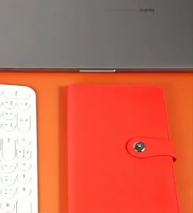 3LI ปกหนังพรีเมี่ยมสำหรับเก็บเอกสารสำคัญ สามารถใส่เล่มทะเบียนบ้าน เล่มทะเบียนรถยนต์ มีหัวเข็มขัดเพื่อล็อคปิดสนิท จำนวนหน้าภายใน 20 หน้า