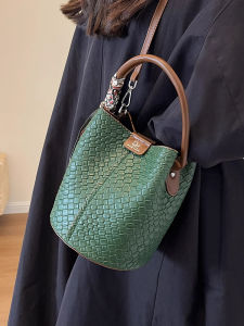 Fashionable Retro Handbag Small 2025 Trendy Texture Color Block Bucket Bag Autumn Winter Niche Crossbody Bag Universal Womens Bag