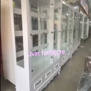 lemari pajangan 3 pintu kaca