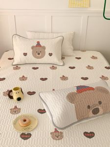 อ่อนโยนต่อผิว แผ่นทำความเย็นลาเท็กซ์น้ำแข็ง ผ้าไหม เตียงสไตล์หลังคาเครื่องปรับอากาศล้างทำความสะอาดได้ชุดสามชิ้นเนื้อสัมผัสน้ำยางธรรมชาติ