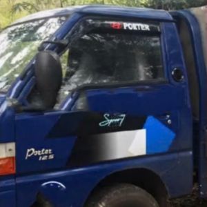 Vè che mưa gắn cho xe tải Hyundai 1 tấn Porter H100 đời cũ che mưa HYUNDAI 1 tấn PORTER được làm bằng nhựa đen dày.(giá 1 cái).