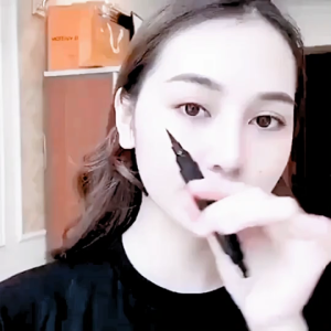 อายไลเนอร์ 2in1 อายไลเนอ หัวปั้ม อายไลเนอร์แบบสองหัว กันน้ำ กันเหงื่อ สแตมป์วิงหางตา eyeline แสตมป์อายไลเนอร์ ปั้มง่าย กรีดตา หางตา