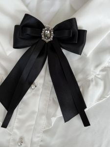 ปกเสื้อผ้าลายโบว์ผูกปมหัวเข็มขัดสไตล์เกาหลีแบบกลวงสองชั้น เส้นใยโพลีเอสเตอร์ ปกเสื้อผ้าลายโบว์คริสตัลแบบลำลอง