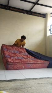 SPREI  RESLETING POLOS KASUR SPRING BED | BAHAN KATUN EMBOS | UKURAN 140×200×20