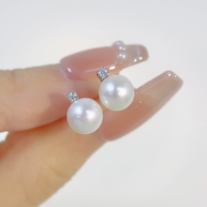 LAZO DIAMOND Sea of Beauty Pearl & Lumina Diamond Stud Earrings in 375/9K White Gold