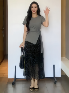 เสื้อยืดแขนสั้นผู้หญิงไซส์ใหญ่ ดีไซน์ผูกไม่เท่ากัน ปกปิดหน้าท้อง ทรงเข้ารูป แฟชั่นฤดูร้อน เสื้อผ้าทำงาน ผ้าฝ้ายผสม