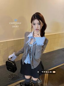 เสื้อคาร์ดิแกนถักแขนยาวทรงสลิมฟิตสำหรับผู้หญิง ฤดูใบไม้ร่วง 2025 ชุดสองชิ้นปลอม กระโปรงทรงเอเอวสูง ลายสก็อต ดีเทลหูกระต่าย