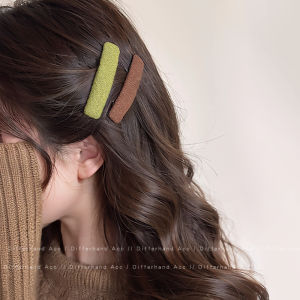 กิ๊บติดผมผ้าขนสัตว์แบบเรียบง่ายสำหรับผู้หญิง 2025 รุ่นใหม่สไตล์ย้อนยุคสุดหรูหรา สำหรับฤดูใบไม้ผลิ คลิปหน้าม้าข้างเดียว