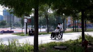 รถเข็นผู้ป่วย รถเข็นพับได้ รถเข็นคนพิการอัมพาตแบบพับเก็บได้น้ำหนักเบาแบบพั รถเข็นผู้ป่วย นอนได้ รถเข็นวีลแชร์ผู้สูงอายุ