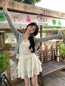 เสื้อคาร์ดิแกนแขนยาวป้องกันแสงแดดบางสำหรับผู้หญิงในฤดูใบไม้ร่วง สีเทา ชุดสามชิ้นพร้อมโบว์ผีเสื้อและกระโปรงสั้น