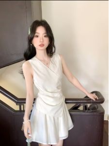 Summer Vacation Casual Waist-Cinching Sleeveless V-neck Tied Top Womens New Style Slimming Short Skirt Two-piece Set