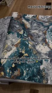 Wallpaper Dinding Marmer Abstrak Glitter Modern untuk Backdrop TV dan Bingkai Wall Moulding