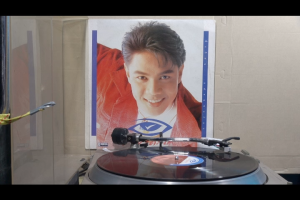 1 แผ่นเสียง 12นิ้ว r59 อาชาครินต์ 4เพลง แผ่นVG++/NM ริ้วรอยบาง เสียงรบกวนน้อยนิดไม่มีรอยลึก แผ่นล้างสะอาดแล้ว ปกVG++มีตำหนิขอบนิดหน่อย ขอบไม่ขาด สันไม่ทะลุ