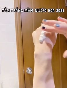 Tắm trắng mền nước hoa A Cosmetics làm trắng da toàn thân se khít lỗ chân lông mỹ phẩm Acosmetics Phương Anh 150ml - Helena Cosmetics