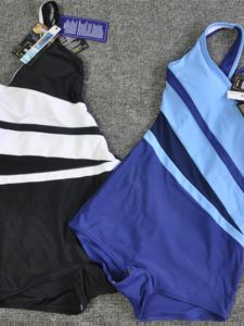 Sports One-Piece Swimsuit for Women with Chest Pad And Color Block Flat Angle Conservative Style Swimming Suits Fitness Fans