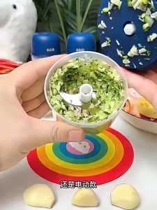 Household three-blade garlic mincing tool small baby food processor garlic extractor