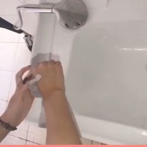 (Glu Shop)deep sea mud ครีมอาบน้ำ ครีมอาบน้ำขาว โคลนน้ำลึกจริง300MLโคลนน้ำลึก ไวท์เทนนิ่งอย่างรวดเร็ว ครีมอาบน้ำ โคลนภูเขาไฟ เจลอาบน้ำ เจลอาบน้ำภูเขาไฟ ครีมอาบน้ำหอมๆ เจลอาบน้ำไวท์เทนนิ่ง สบู่ก้อนอาบน้ำ ครีมอาบน้ำไวท์เทนนิ่ง ครีมอาบน้ำภูเขาไฟ ครีมอาบน้ำโค