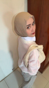 Evelyn Sweater Rajut Wanita Motif Pita Knitwear Top Oversize