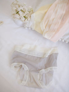 น้ําแข็งบางเฉียบ ผ้าไหม ผู้หญิง ชุดชั้นในกลาง-ต่ํา เอว ต้านเชื้อแบคทีเรียไร้รอยต่อ ผ้าไหม เป้า ระบายอากาศได้ดี สามเหลี่ยมแห้งเร็ว กางเกงชั้นในหญิง