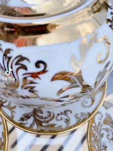 BỘ ẤM CHÉN NHŨ VÀNG HOÀNG GIA1 Bình 6 Chén 6 Lót Ly Nhũ Vàng Cao CấpPhong Cách Hoàng Gia kiểu giáng sang trọng lịch sự bắt mắt được làm từ sứ cao cấp an toànsang trọng có thể mang tặngquà biếuđược nhiều người sử dụng