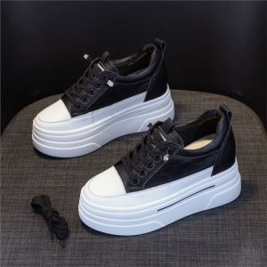 Lightweight Travel Womens Shoes Thick Bottom Platform Heightening Leg Lengthening White Sneakers Comfortable Footwear