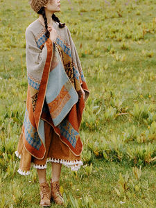 ผ้าคลุมไหล่ผ้าขนสัตว์ขนแกะแบบสวมหัวสำหรับเดินทางและถ่ายภาพ ผ้าคลุมไหล่ผู้หญิงแบบอุ่น ผ้าคลุมไหล่สไตล์ย้อนยุค ผ้าคลุมไหล่สไตล์บ้านนอก